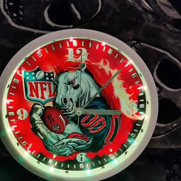 Broncos wall clock - Picture 4 of 9